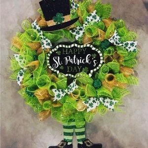 St. Patrick's Day Wreath with Hat and Bow